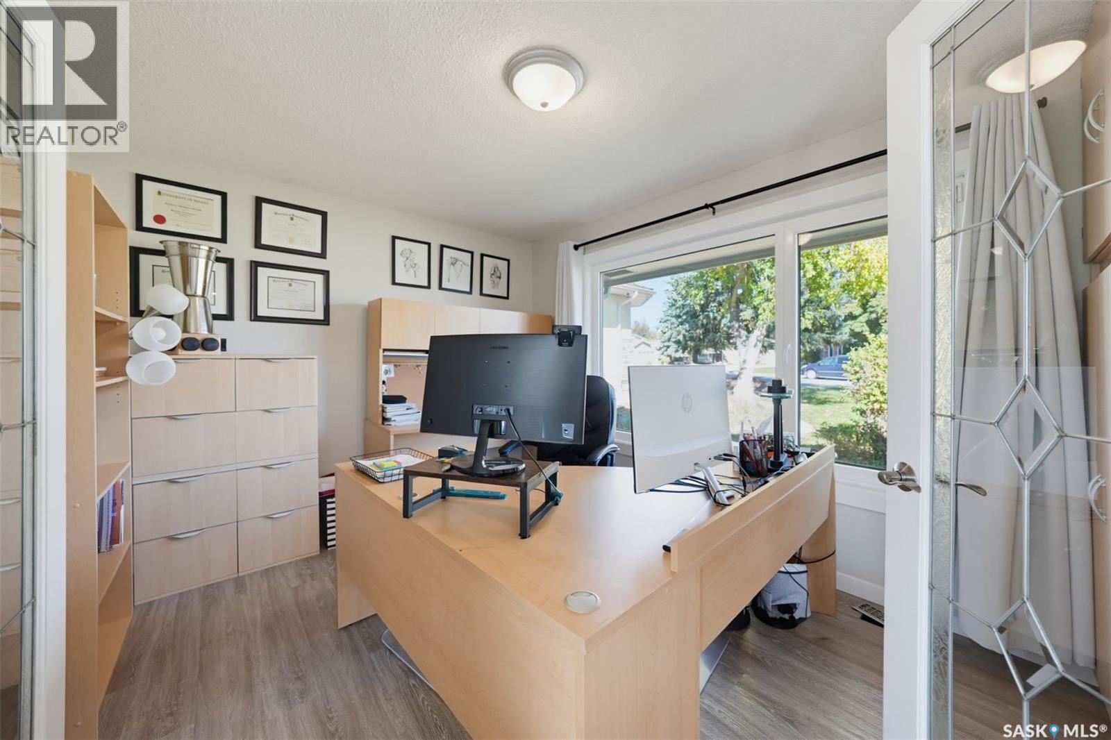 25 CAPILANO DRIVE - 26