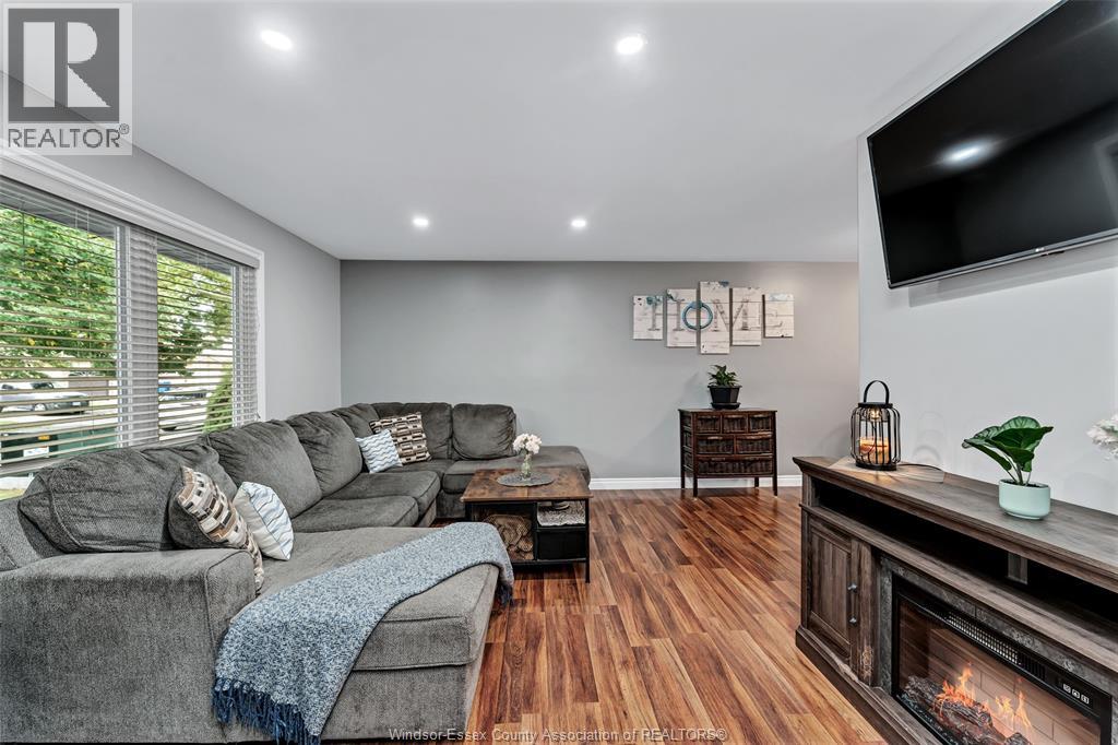 3090 FAIRLANE - Image 10