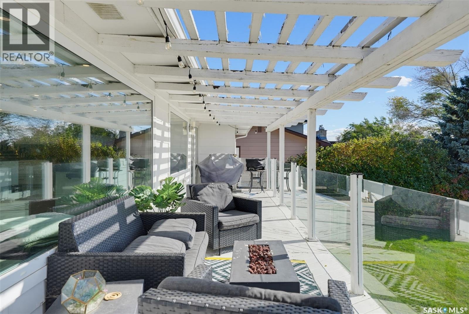 25 CAPILANO DRIVE - 38