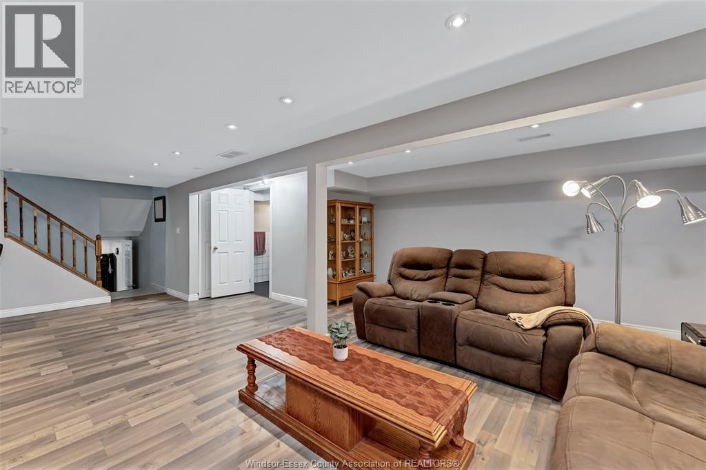 3090 FAIRLANE - Image 23