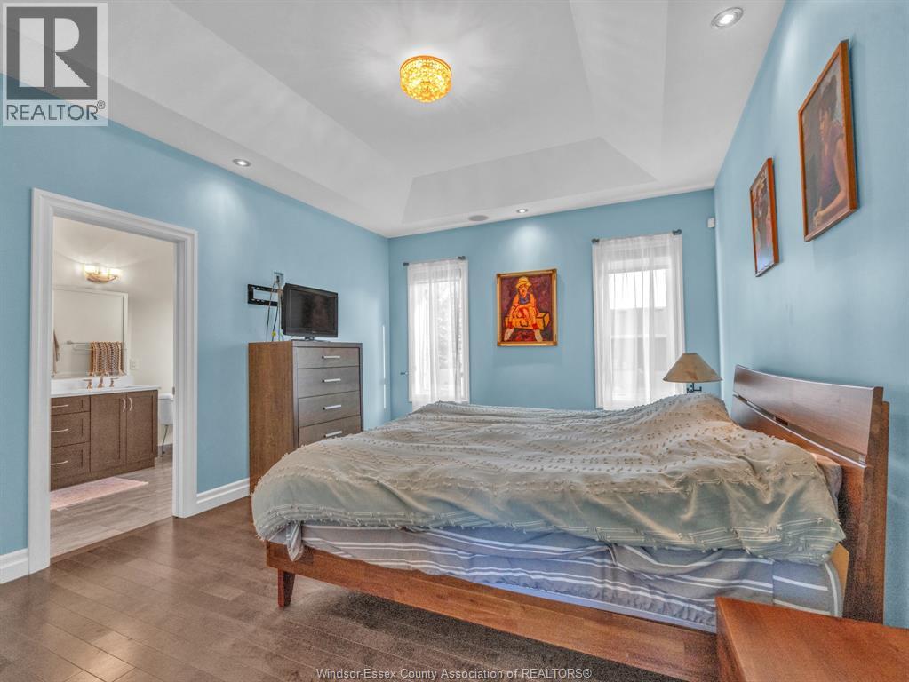 211 ROBSON - Image 13