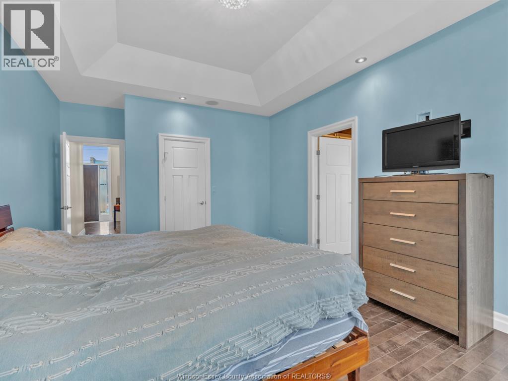 211 ROBSON - Image 14