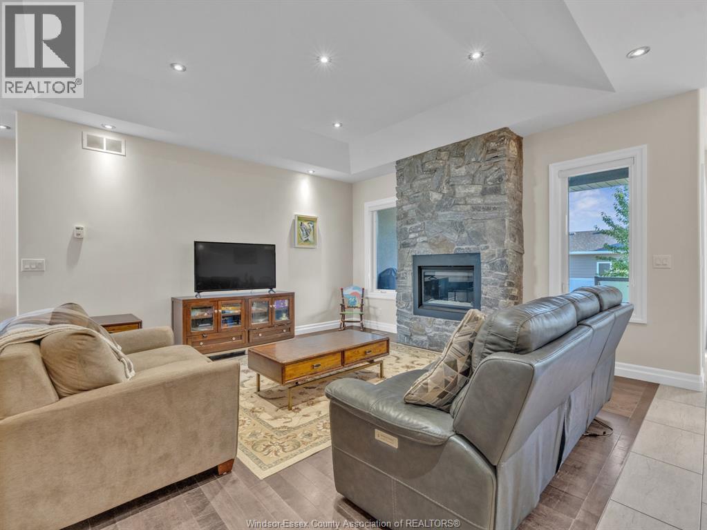 211 ROBSON - Image 5