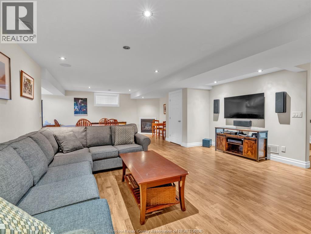 211 ROBSON - Image 27