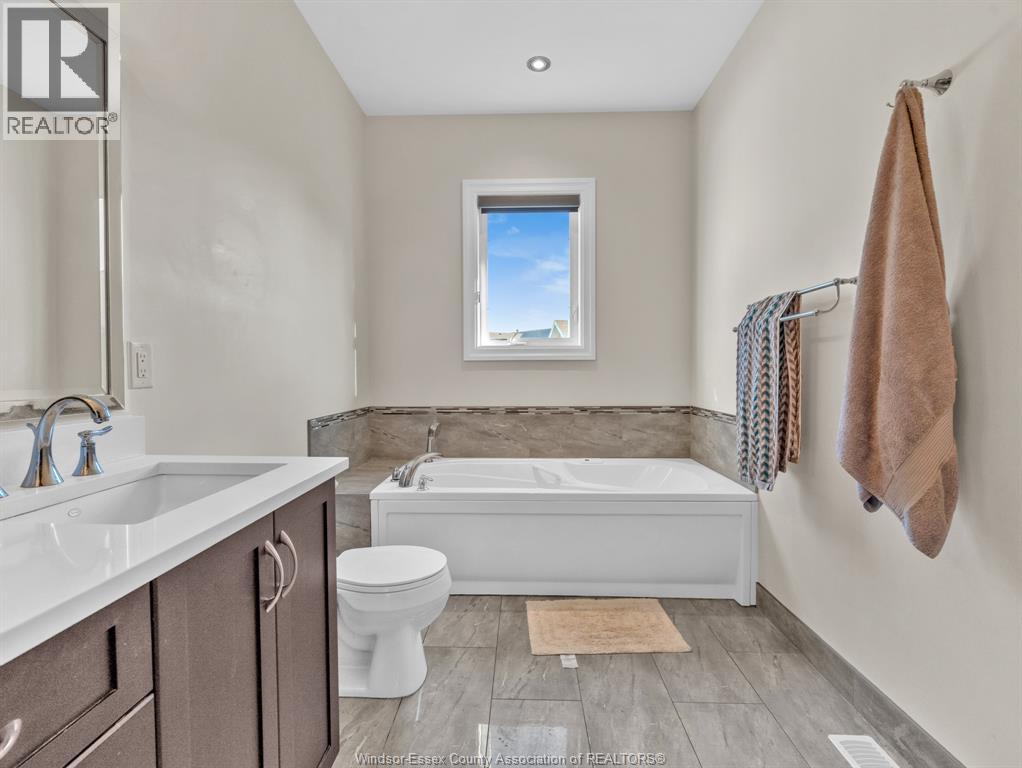 211 ROBSON - 16