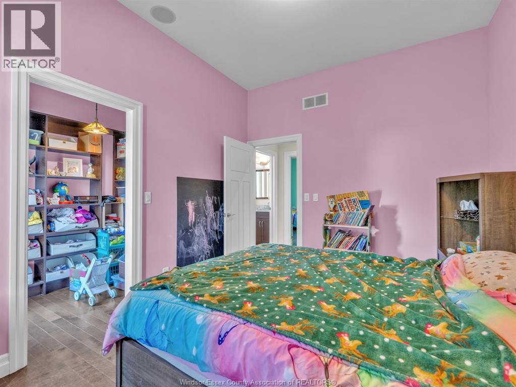 211 ROBSON - Image 19
