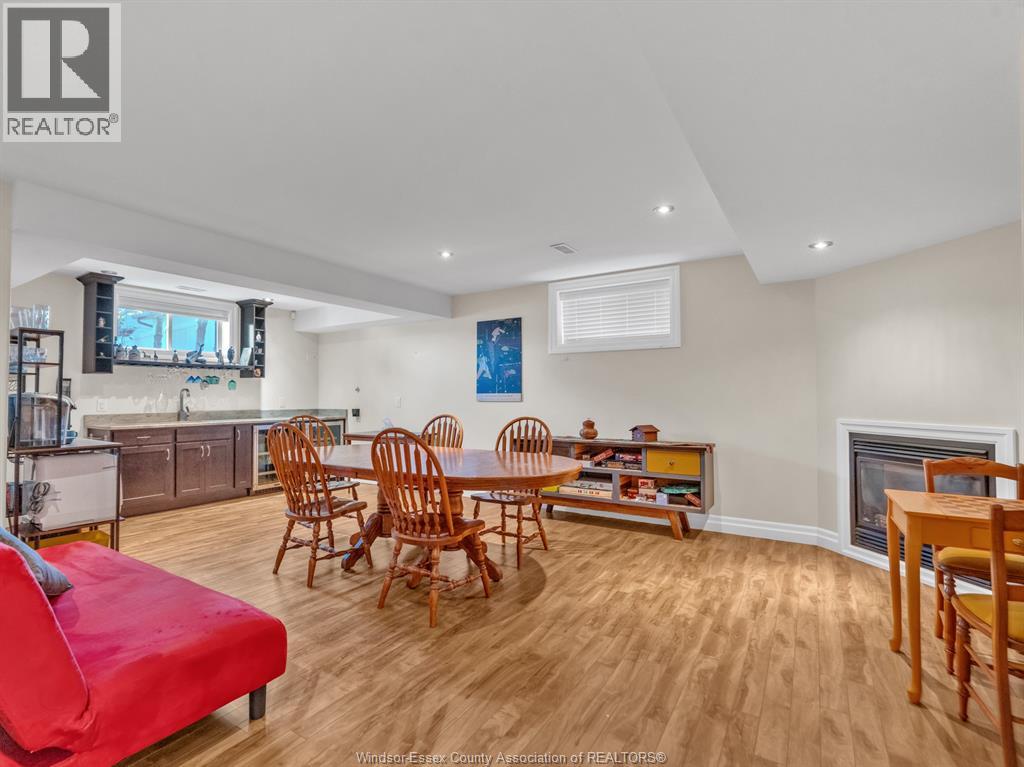 211 ROBSON - Image 28