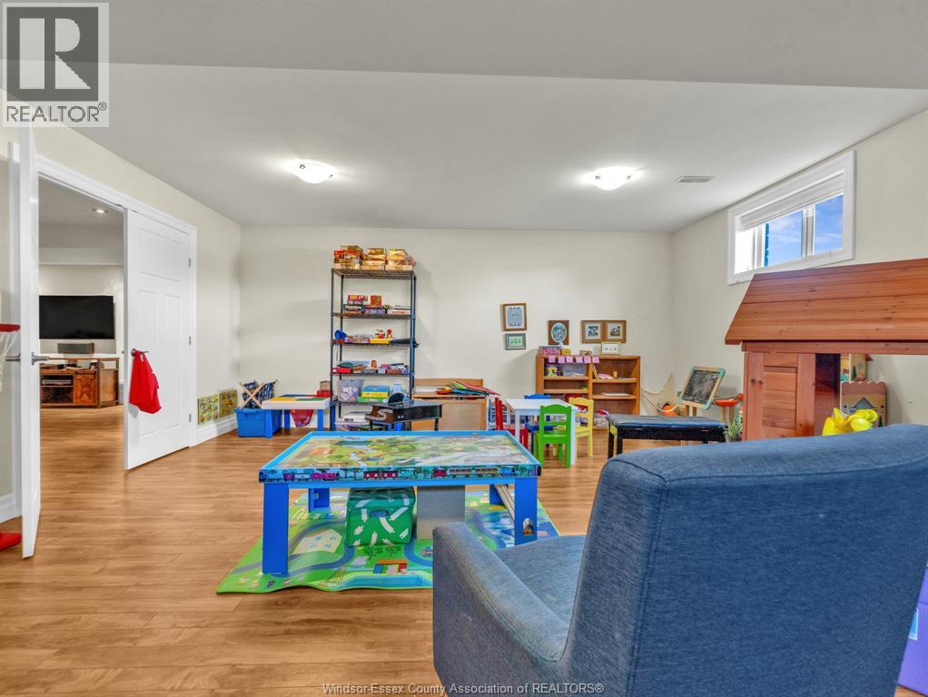 211 ROBSON - 40