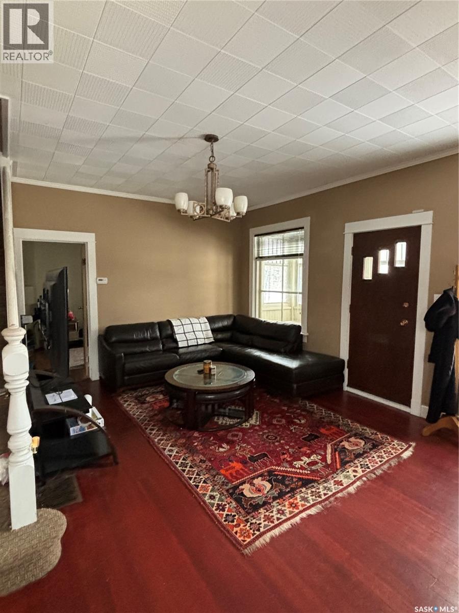 334 10th STREET E - 10