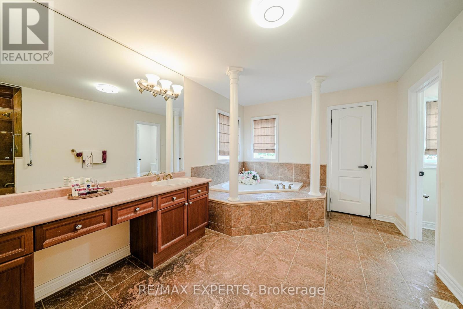 6 ELYSSA DRIVE - Image 28