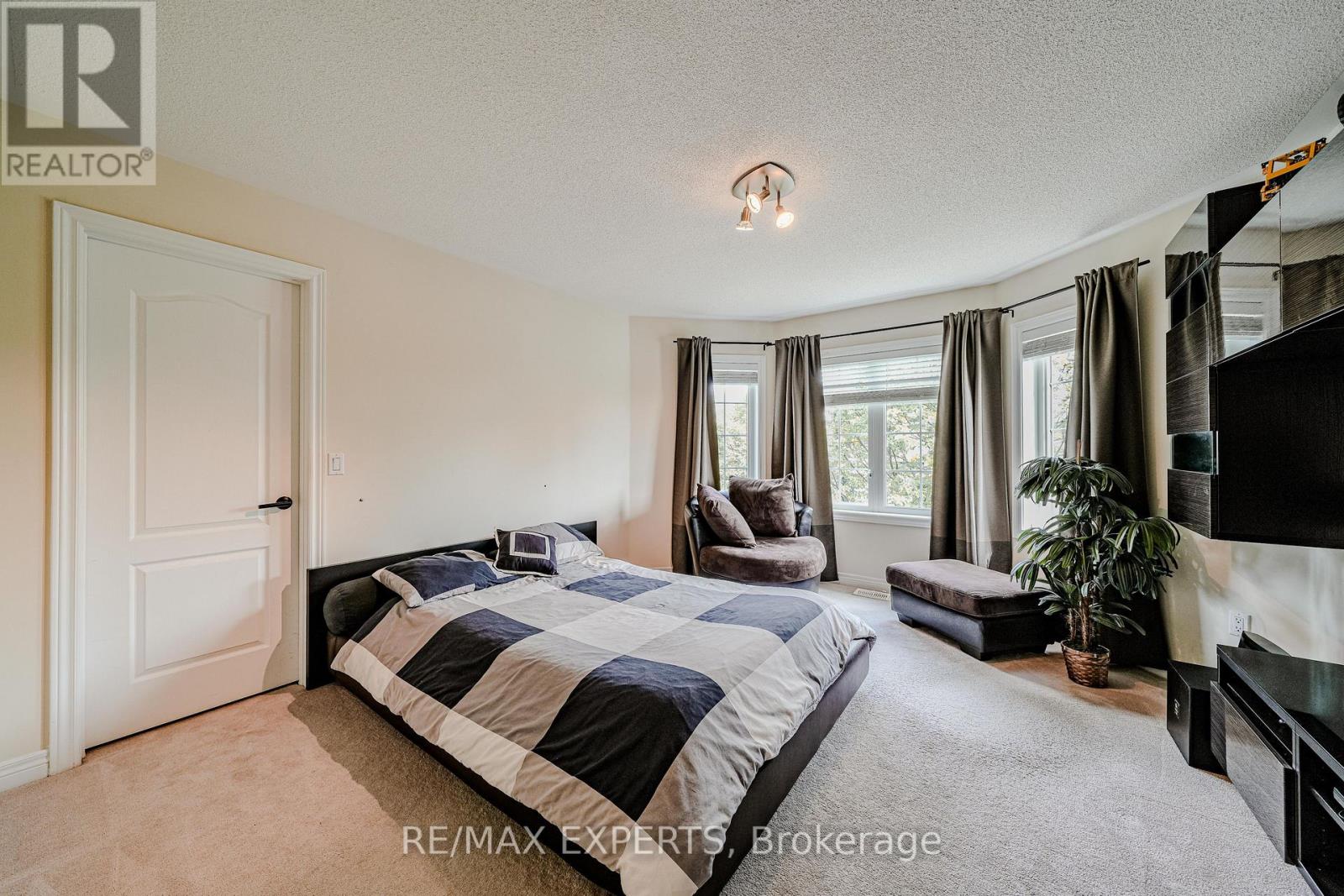 6 ELYSSA DRIVE - 32