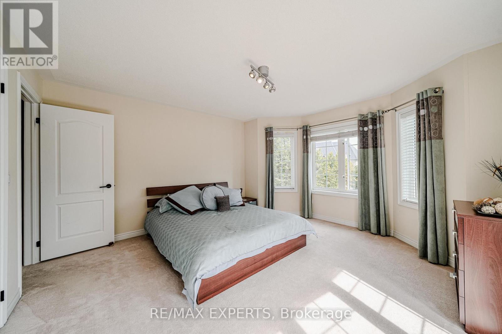 6 ELYSSA DRIVE - 40