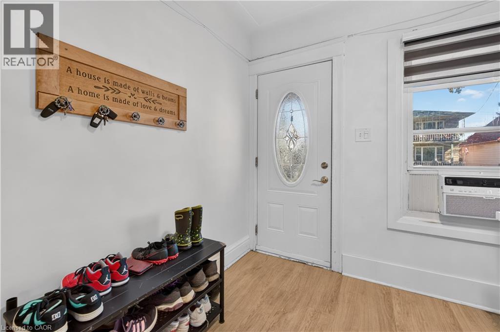 21 CAMERON Avenue N - Image 3