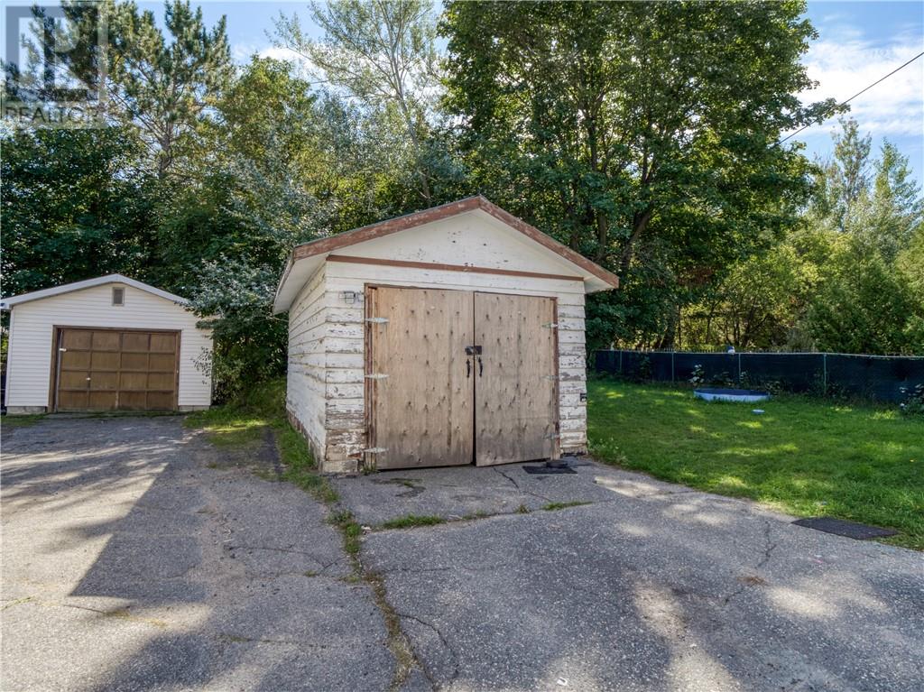 755 Ontario Street - Image 28