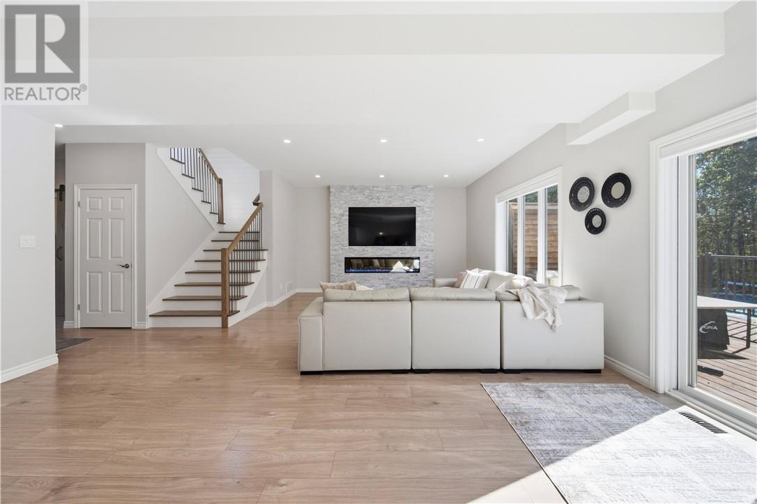 59 Herman Mayer Drive - Image 18