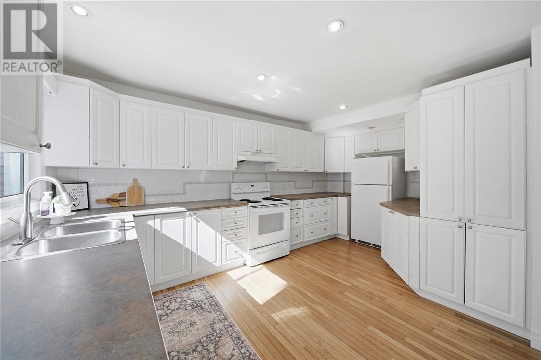 928 Beverly - 13