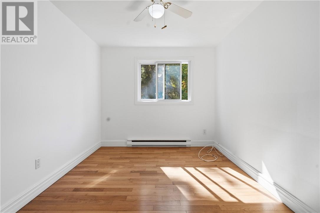 928 Beverly - Image 20