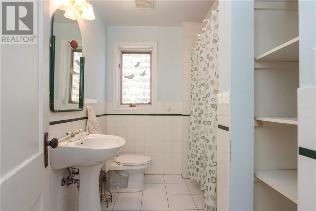 105 Wembley Drive - Image 33