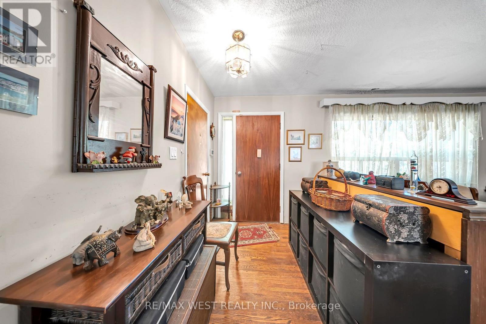 1610 MAGENTA COURT - 21