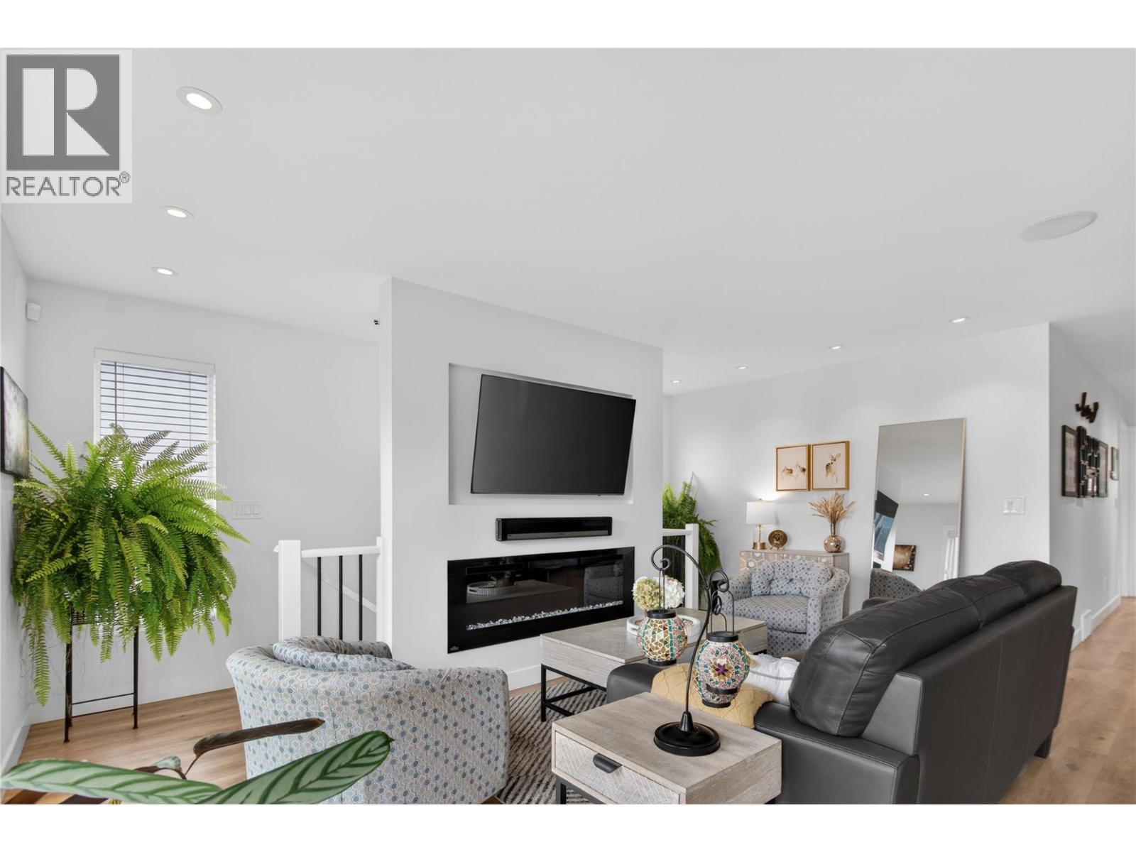 1070 MacCleave Avenue - 13