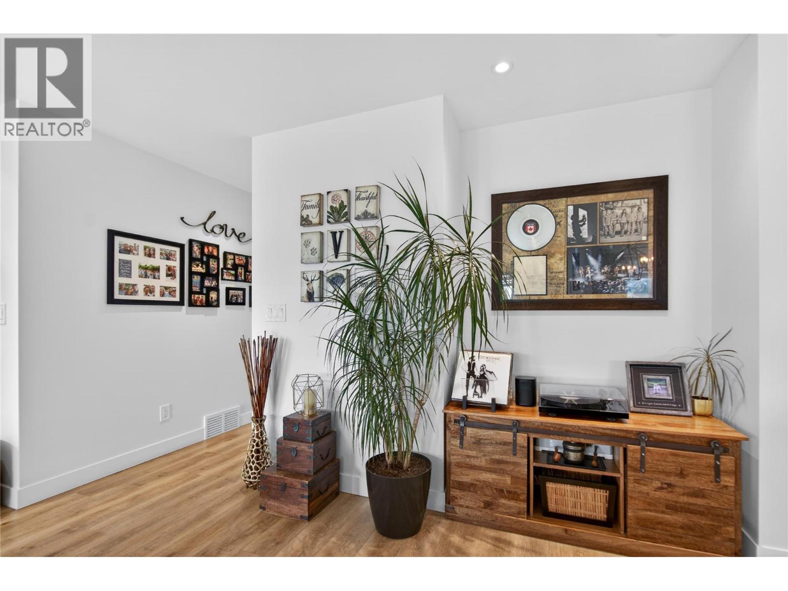1070 MacCleave Avenue, Penticton