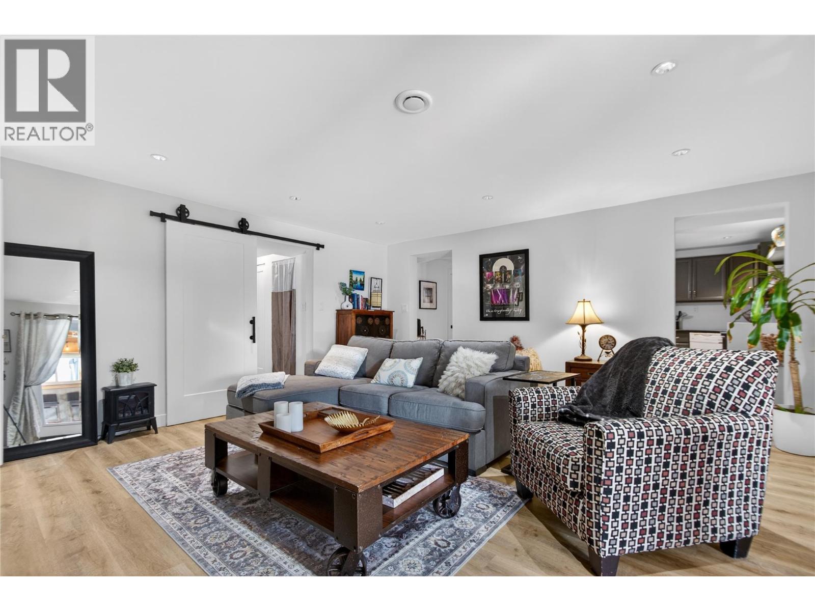 1070 MacCleave Avenue - 32