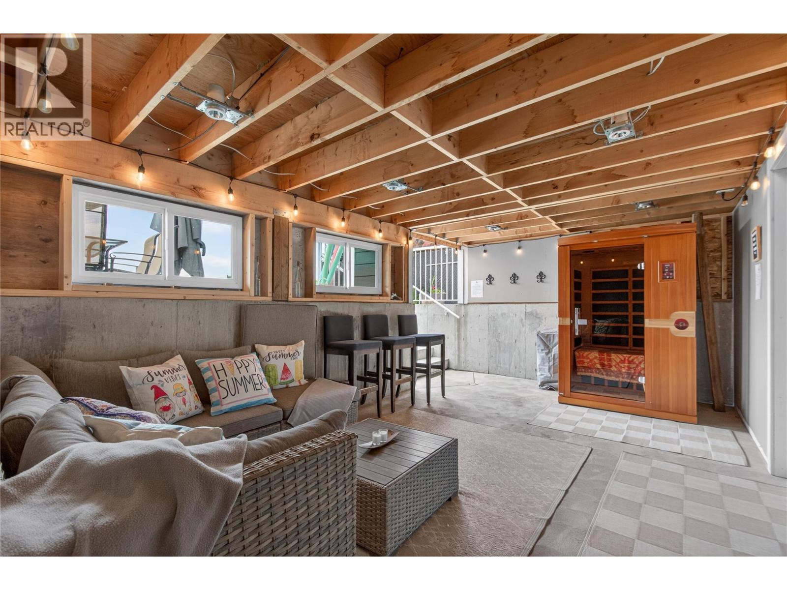 1070 MacCleave Avenue - 41