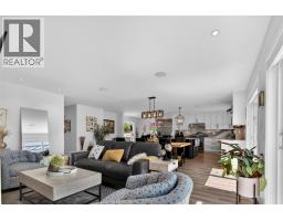 Living room - 1070 Maccleave Avenue, Penticton, BC V2A3C6 Photo 14