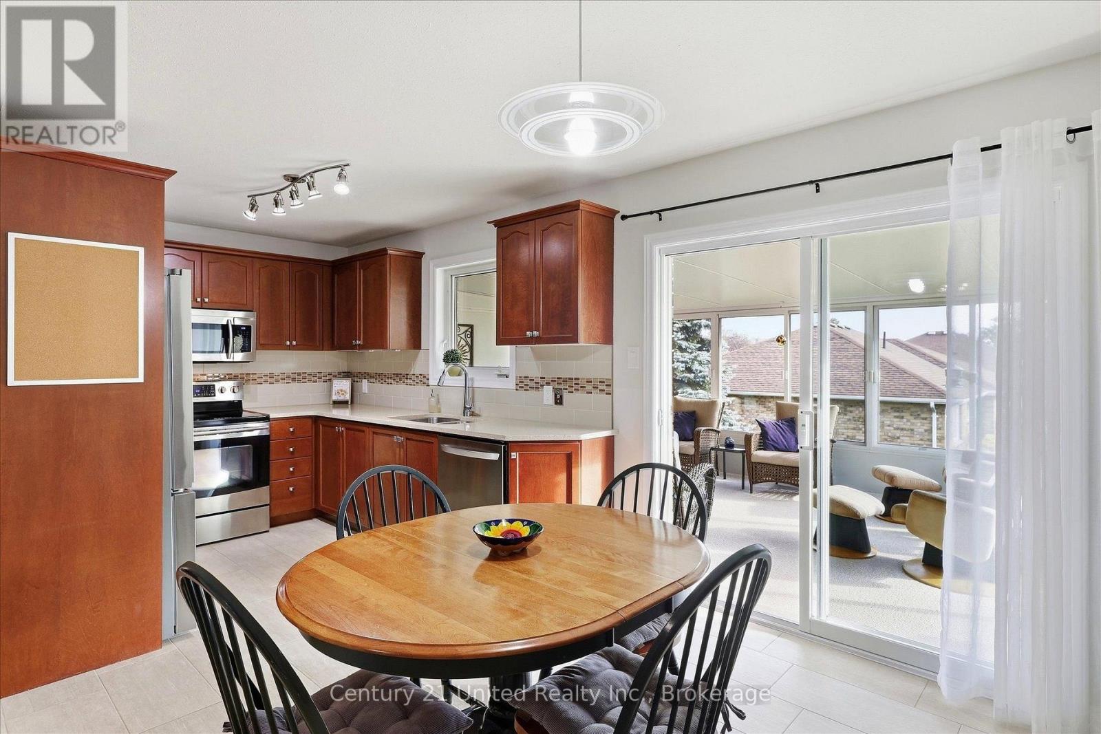 2318 SUMAC STREET - 10