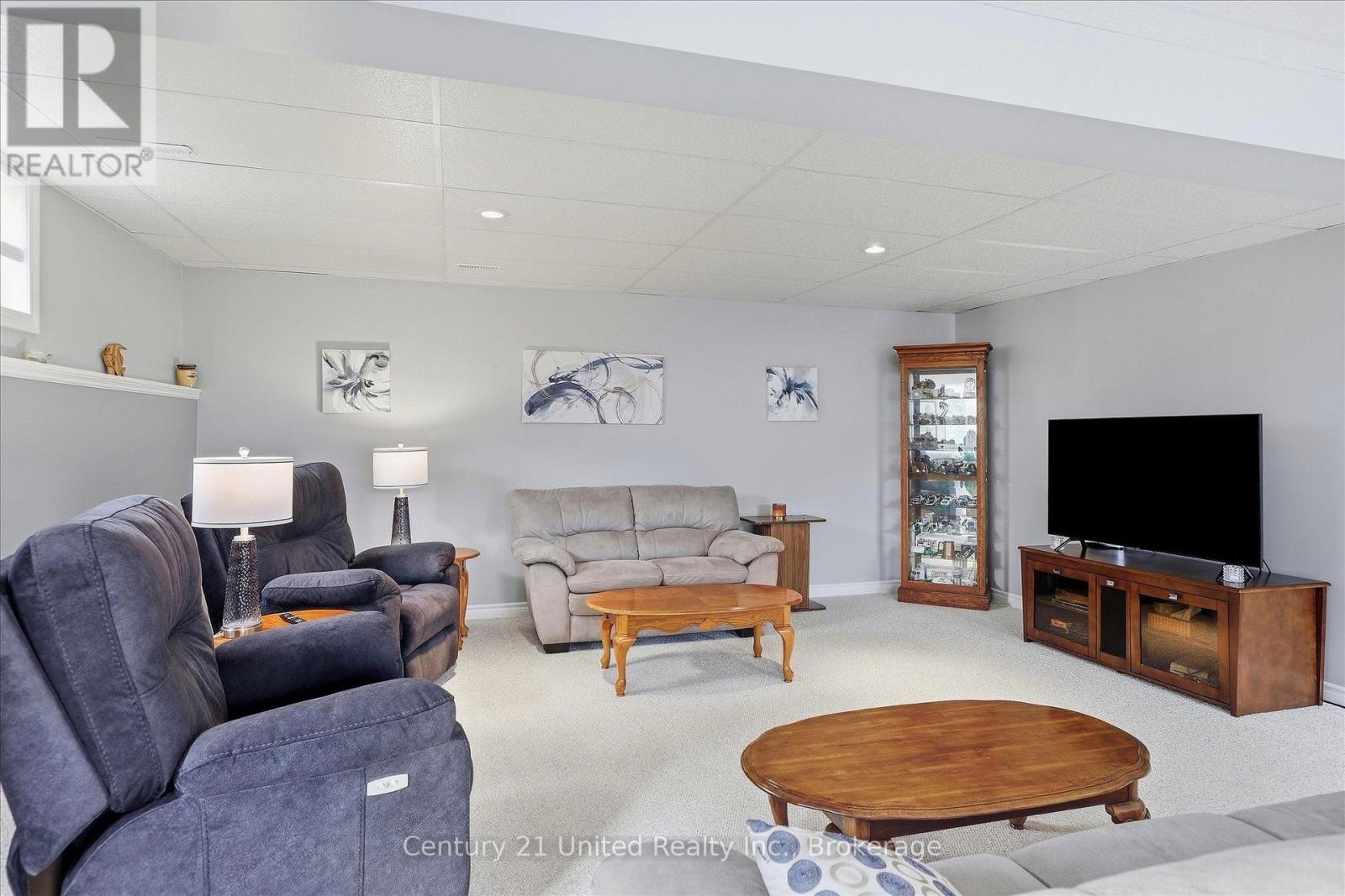 2318 SUMAC STREET - 24