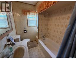 301 5th Avenue W, Kindersley, SK S0L1S0 Photo 10