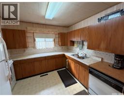 301 5th Avenue W, Kindersley, SK S0L1S0 Photo 12