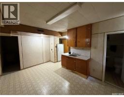 301 5th Avenue W, Kindersley, SK S0L1S0 Photo 22