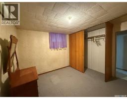 301 5th Avenue W, Kindersley, SK S0L1S0 Photo 24