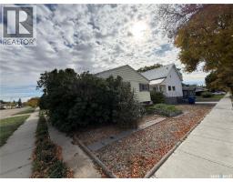 301 5th Avenue W, Kindersley, SK S0L1S0 Photo 29