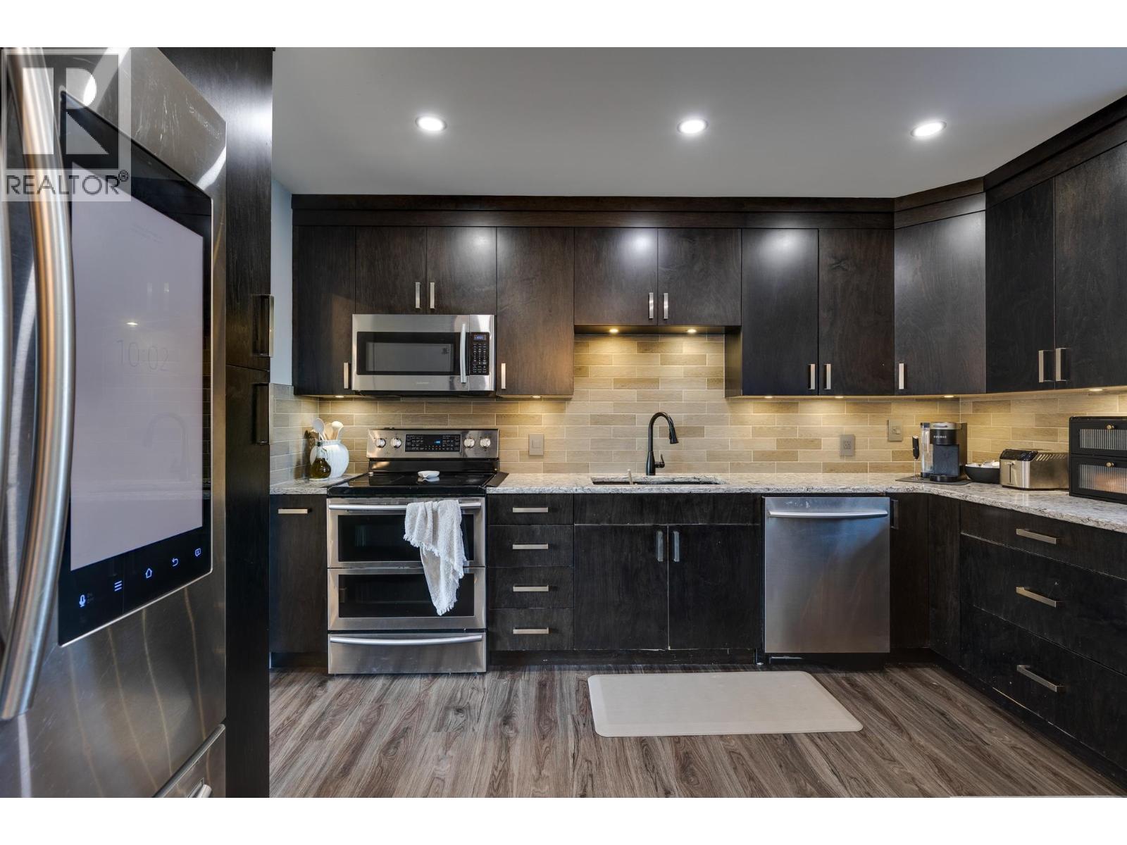 Photo 10 of 40 — 534 RUNNALLS AVENUE · Prince George, BC