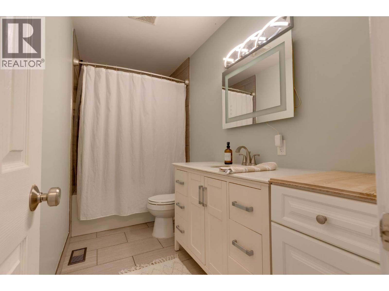 Photo 16 of 40 — 534 RUNNALLS AVENUE · Prince George, BC