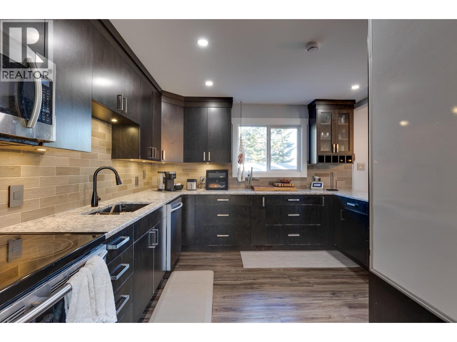 Photo 11 of 40 — 534 RUNNALLS AVENUE · Prince George, BC