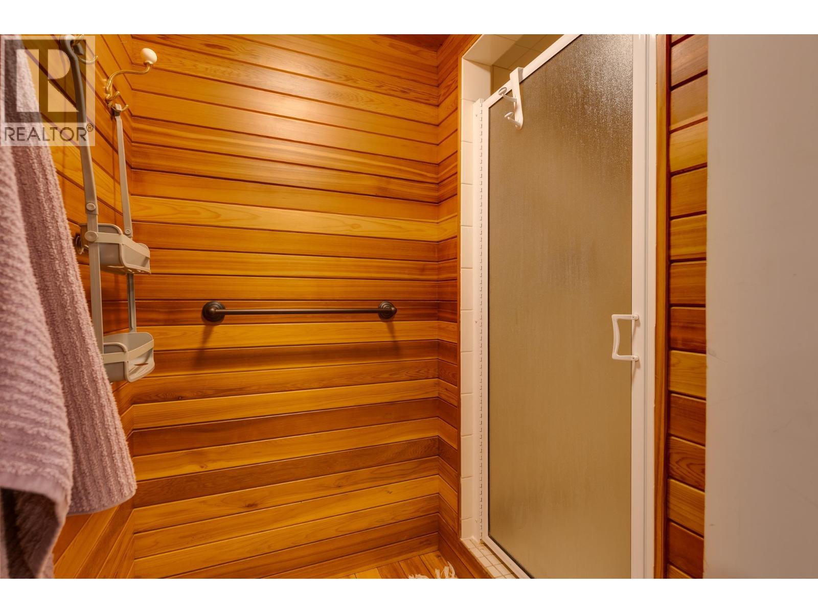 Photo 19 of 40 — 534 RUNNALLS AVENUE · Prince George, BC