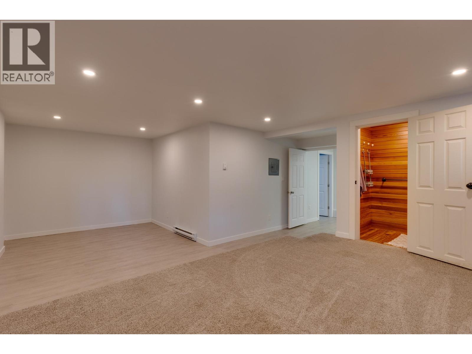 534 RUNNALLS AVENUE - 21