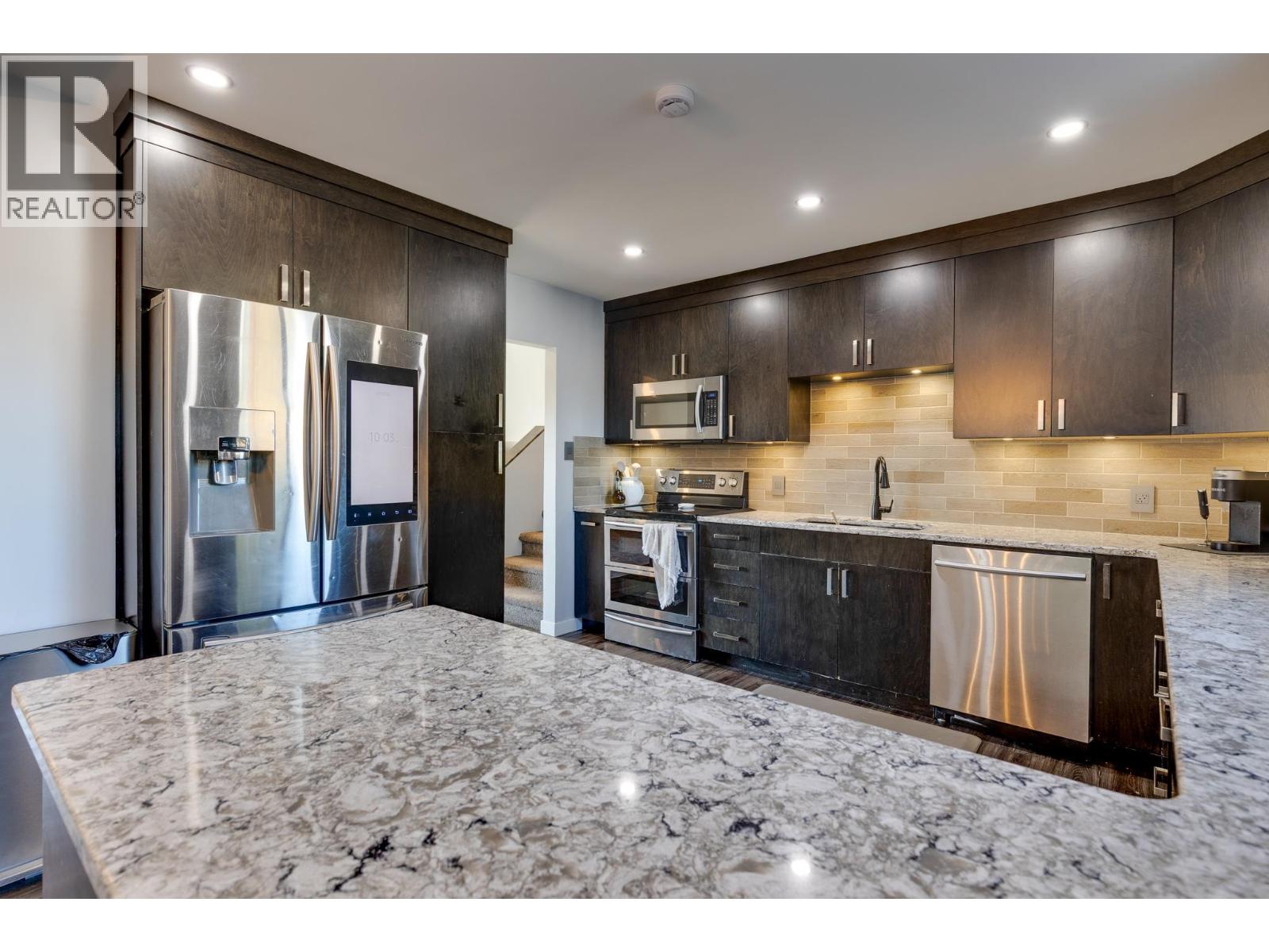 Photo 8 of 40 — 534 RUNNALLS AVENUE · Prince George, BC