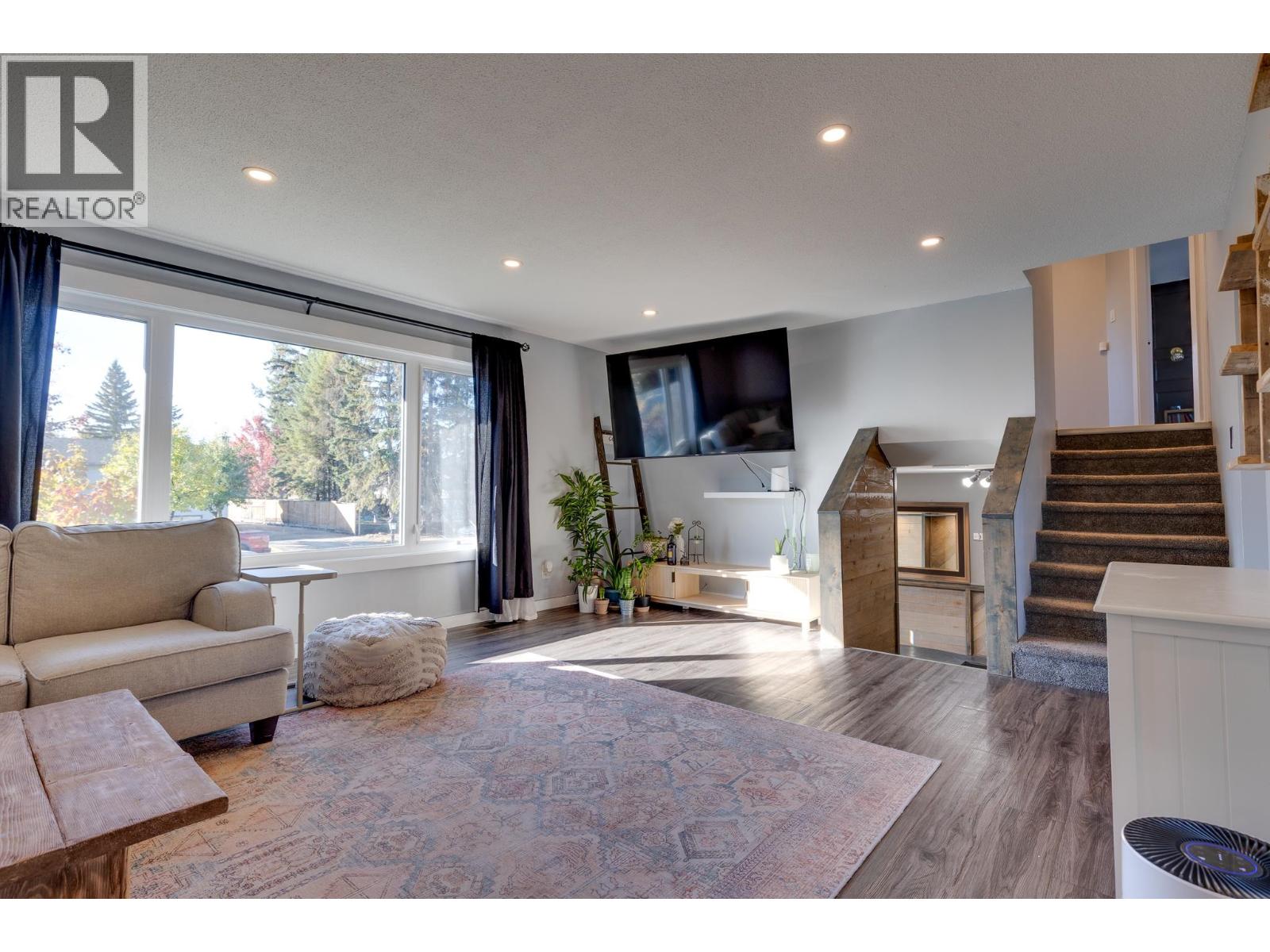 534 RUNNALLS AVENUE - 6