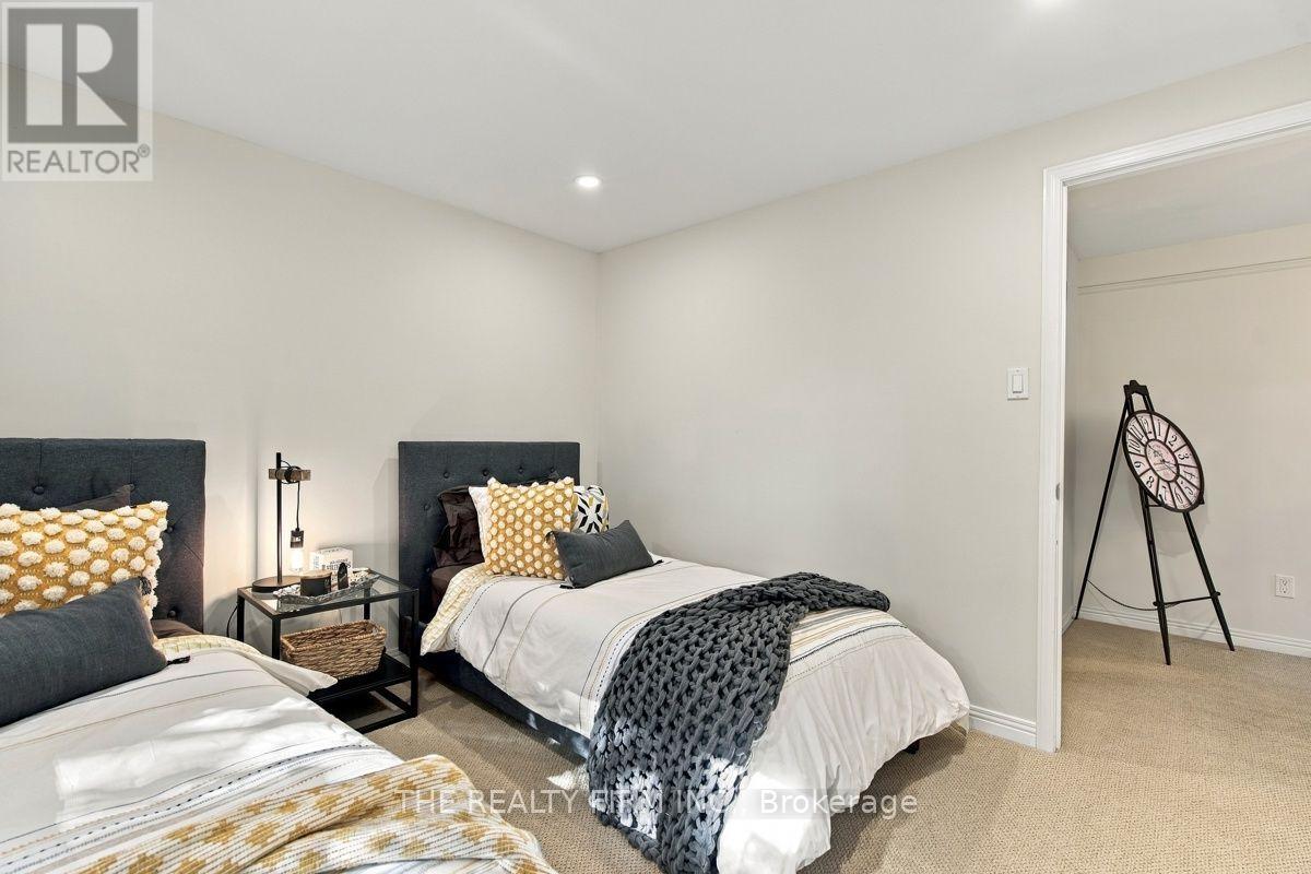 11 SOMERSET CRESCENT - 21