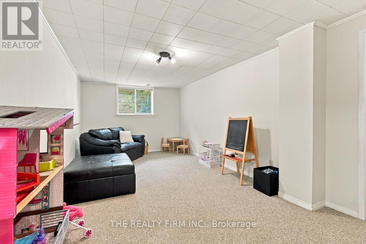 11 SOMERSET CRESCENT - Image 24