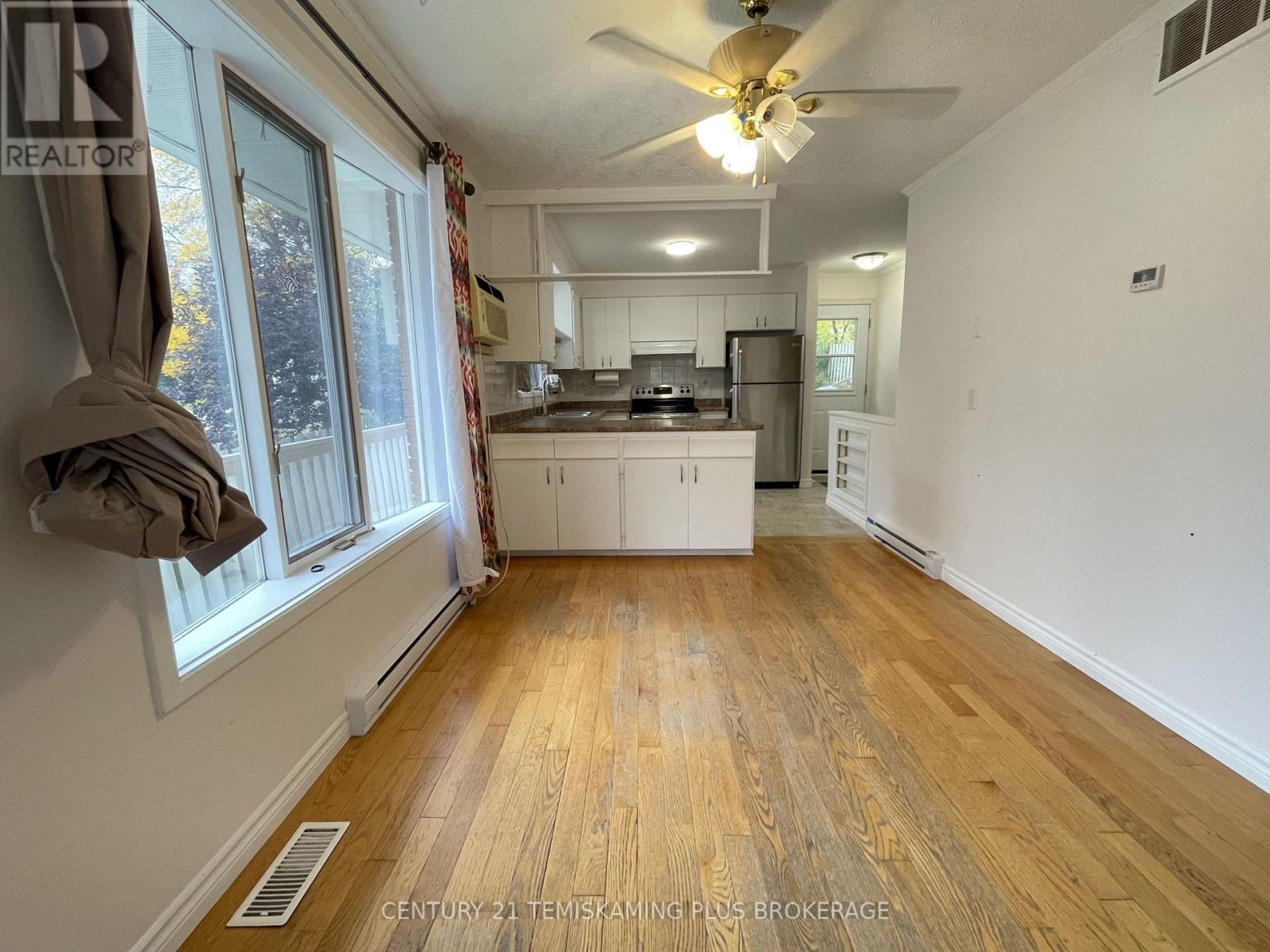 66 WELLINGTON STREET - 12