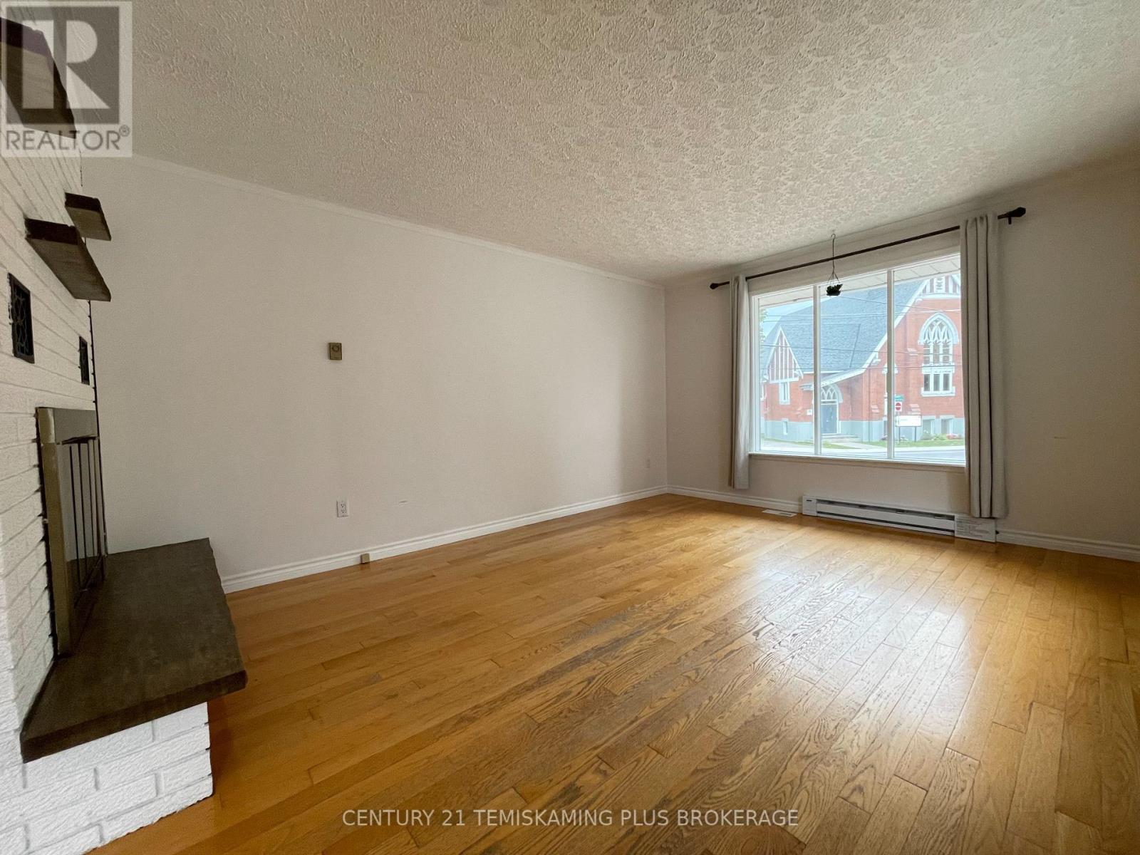66 WELLINGTON STREET - Image 14