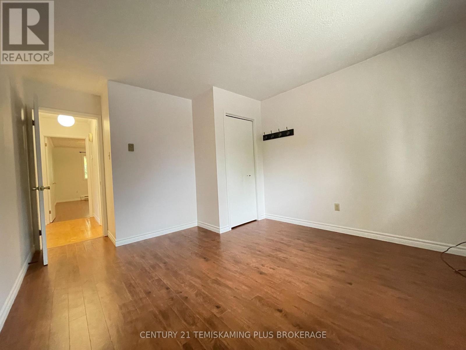 66 WELLINGTON STREET - 17