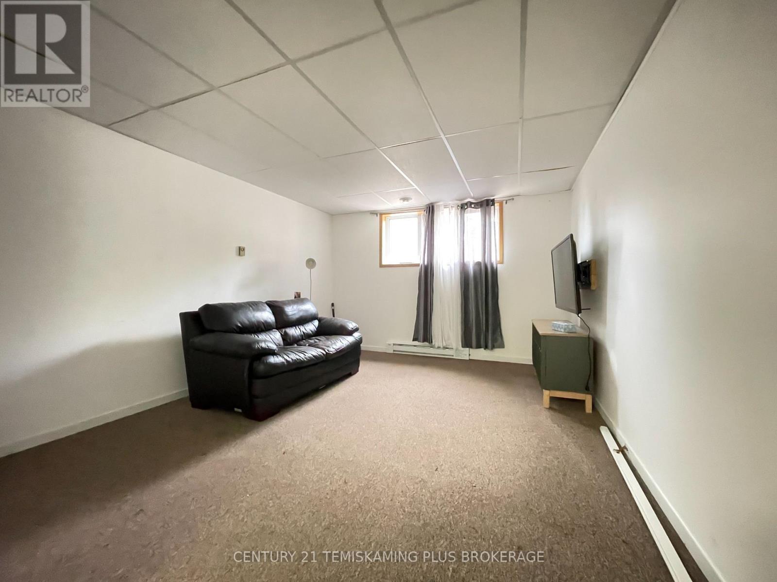 66 WELLINGTON STREET - Image 19
