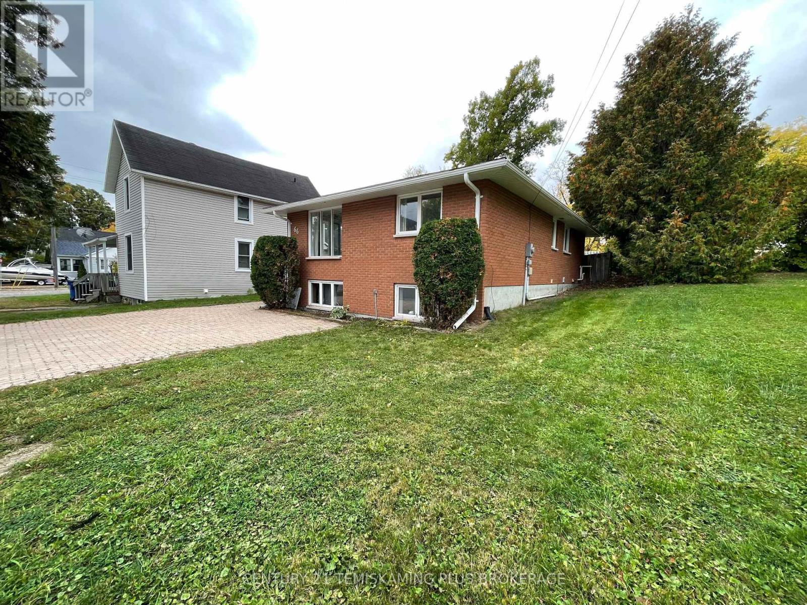 66 WELLINGTON STREET - 2