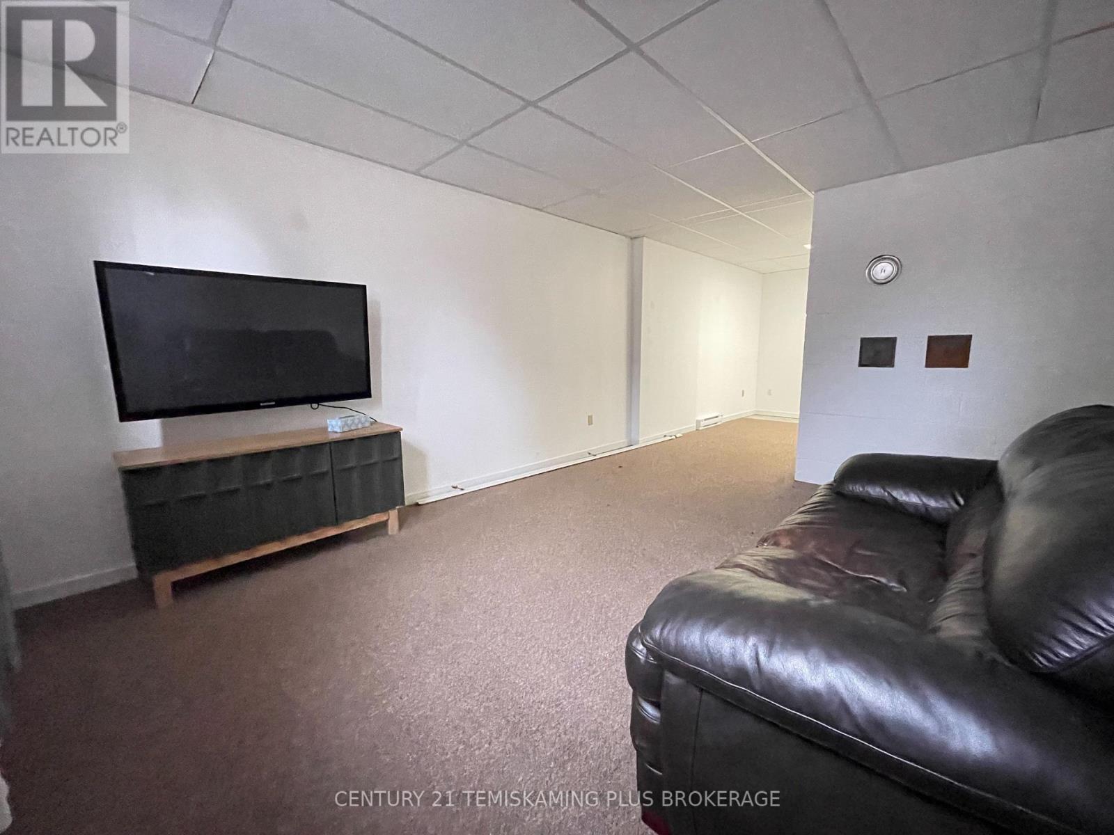 66 WELLINGTON STREET - 20